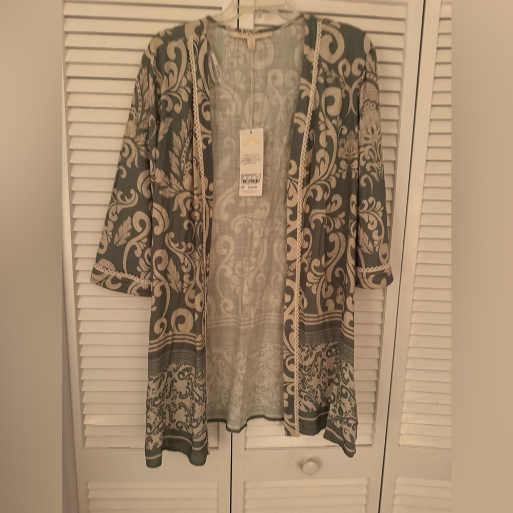 NWT $299 Studio F kimono in cream and green, size 12